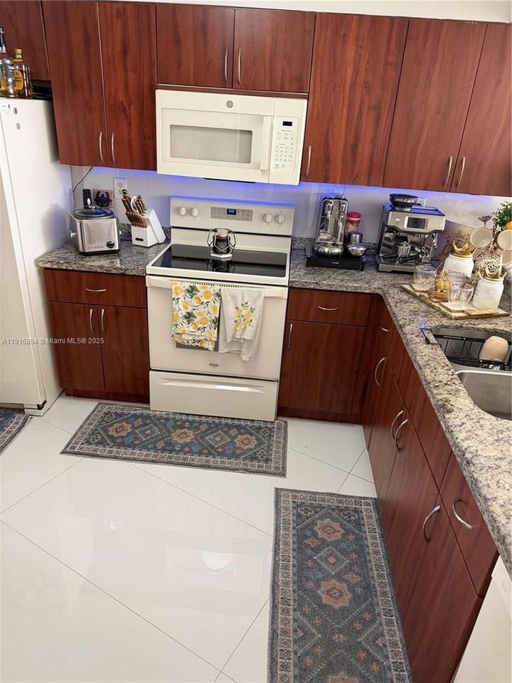 13198 Southwest 10th Terrace Drive - Photo 3 of 19