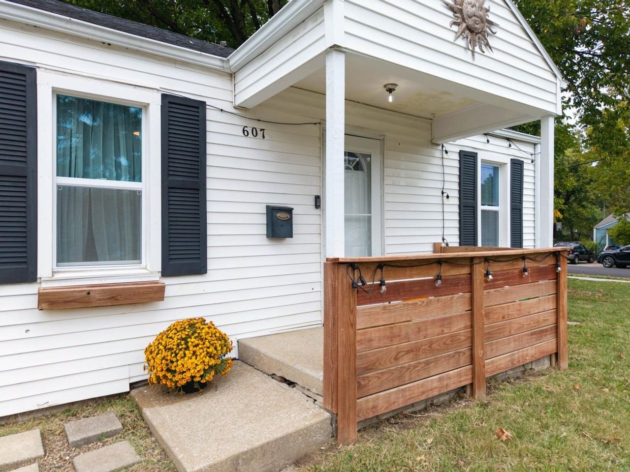 607 Ridgeway Ave - Photo 2 of 16