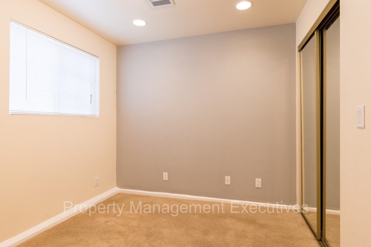 4335 1/2 Louisiana St - Photo 6 of 11