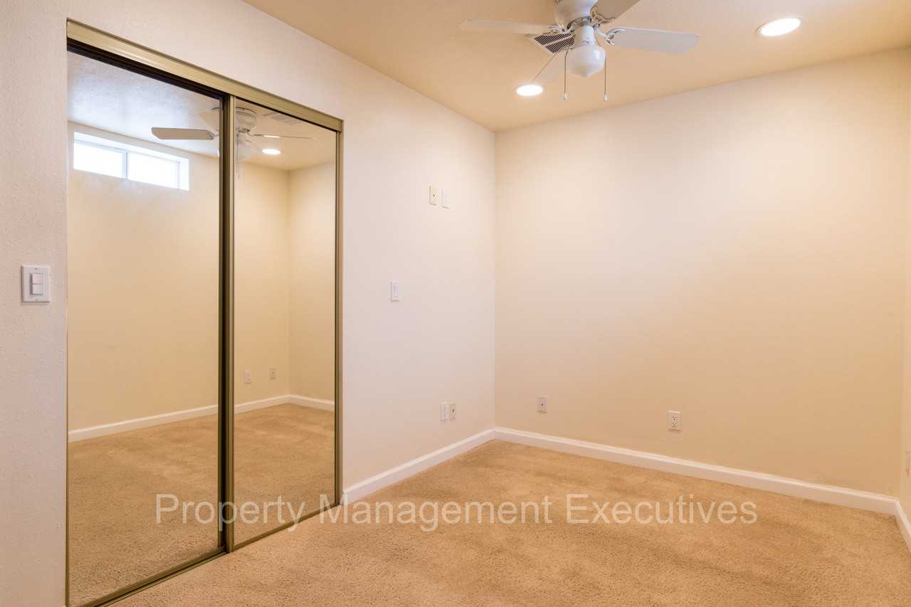 4335 1/2 Louisiana St - Photo 7 of 11