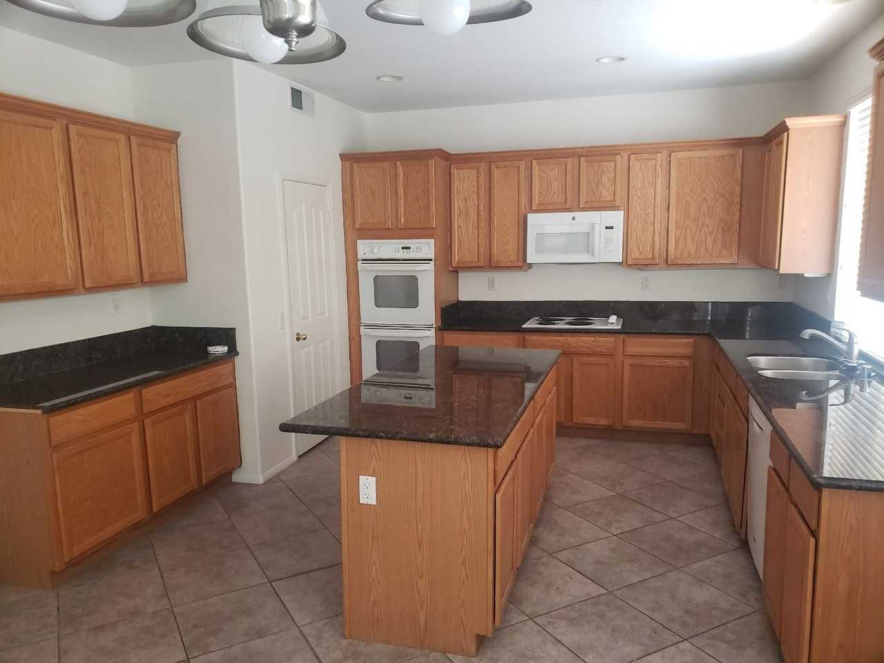 33429 Barrington Dr - Photo 6 of 21