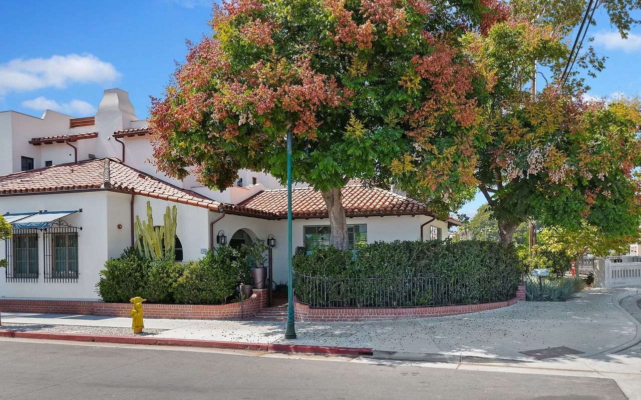 116 West Yanonali Street - Photo 2 of 33
