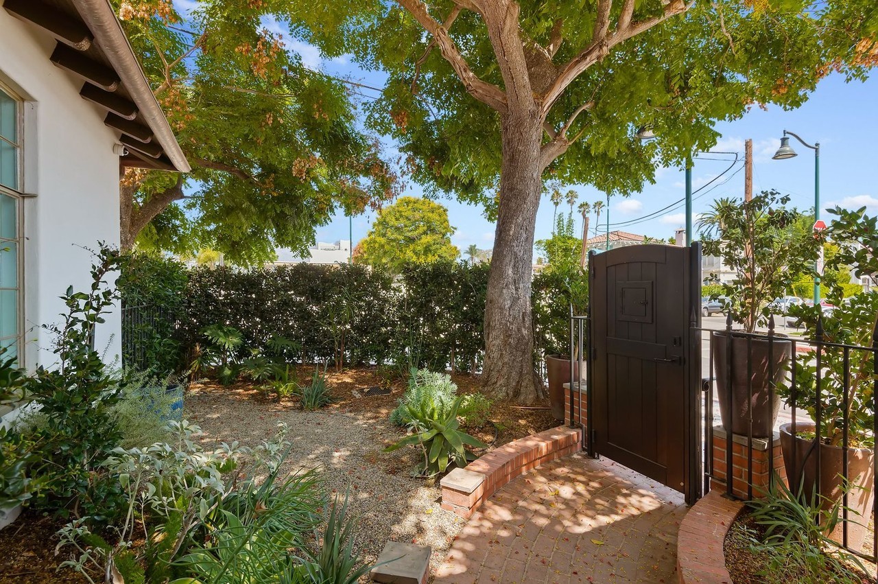 116 W Yanonali St - Photo 4 of 33