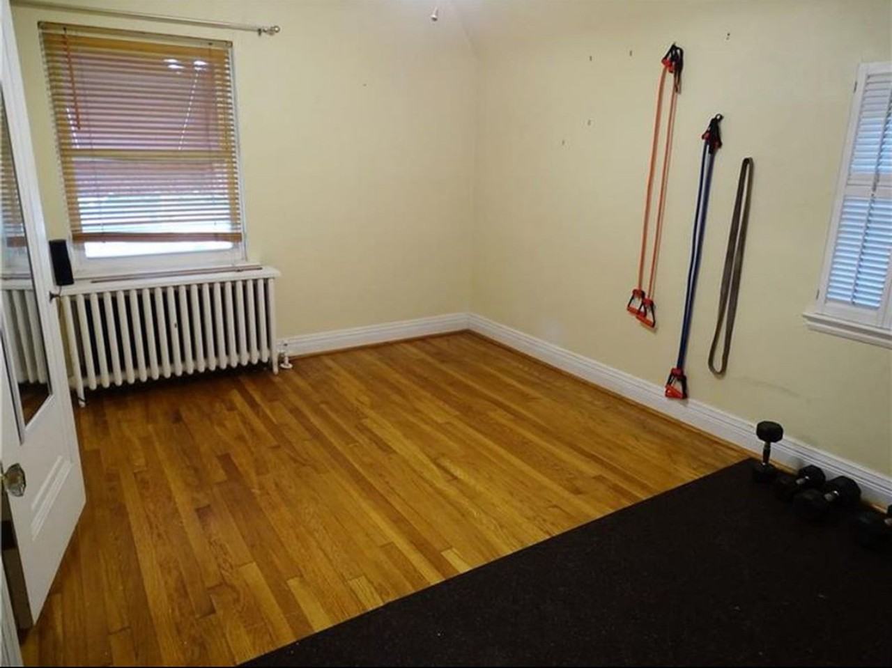 243 Pennsylvania Blvd - Photo 5 of 7