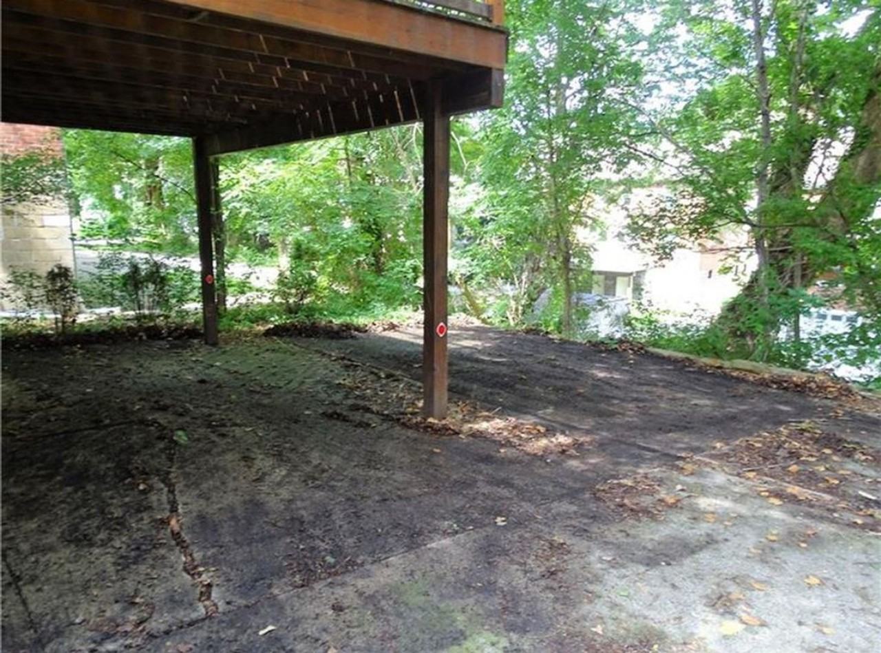 243 Pennsylvania Blvd - Photo 6 of 7