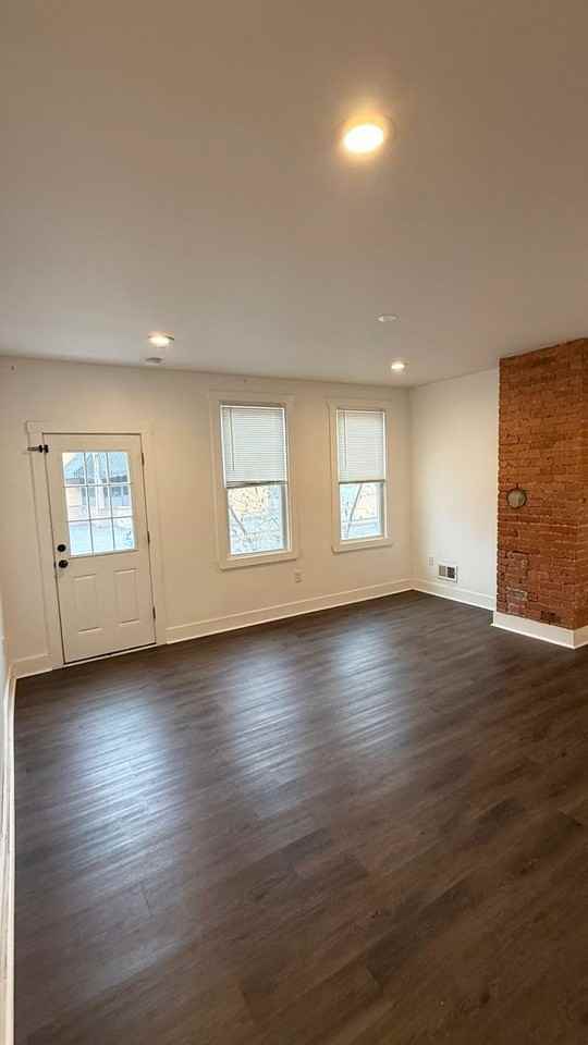 216 Church St - Photo 3 of 23