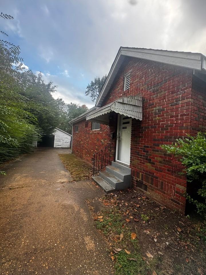 2242 Brewton St - Photo 5 of 20