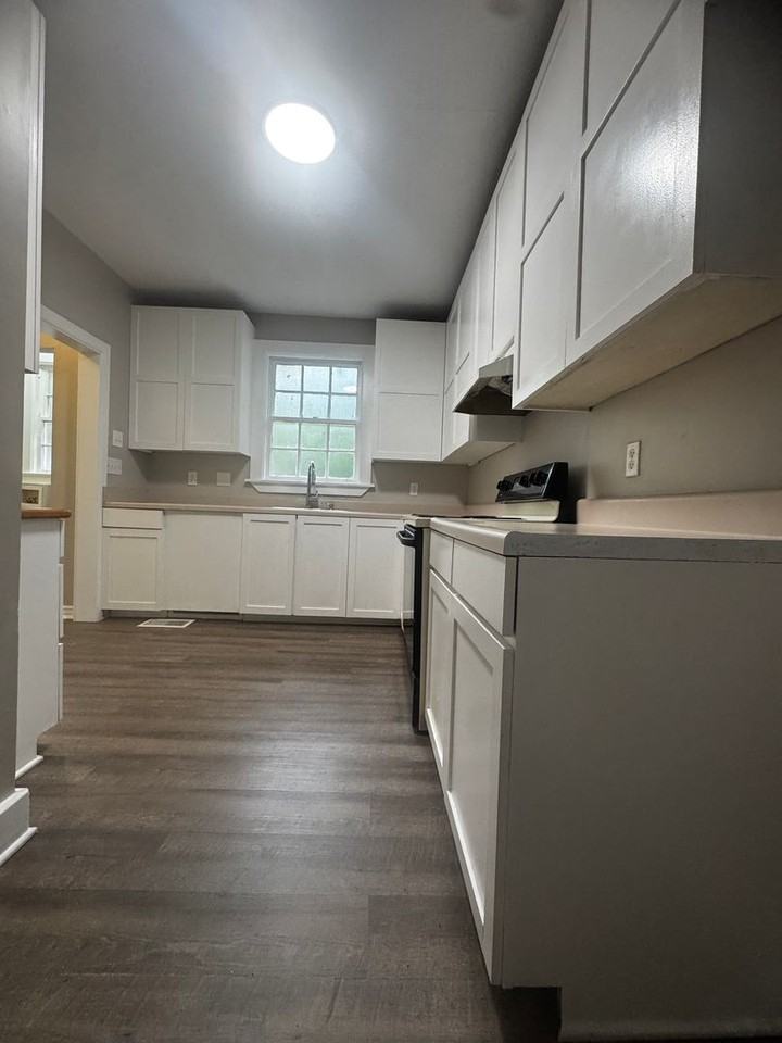 2242 Brewton St - Photo 7 of 20