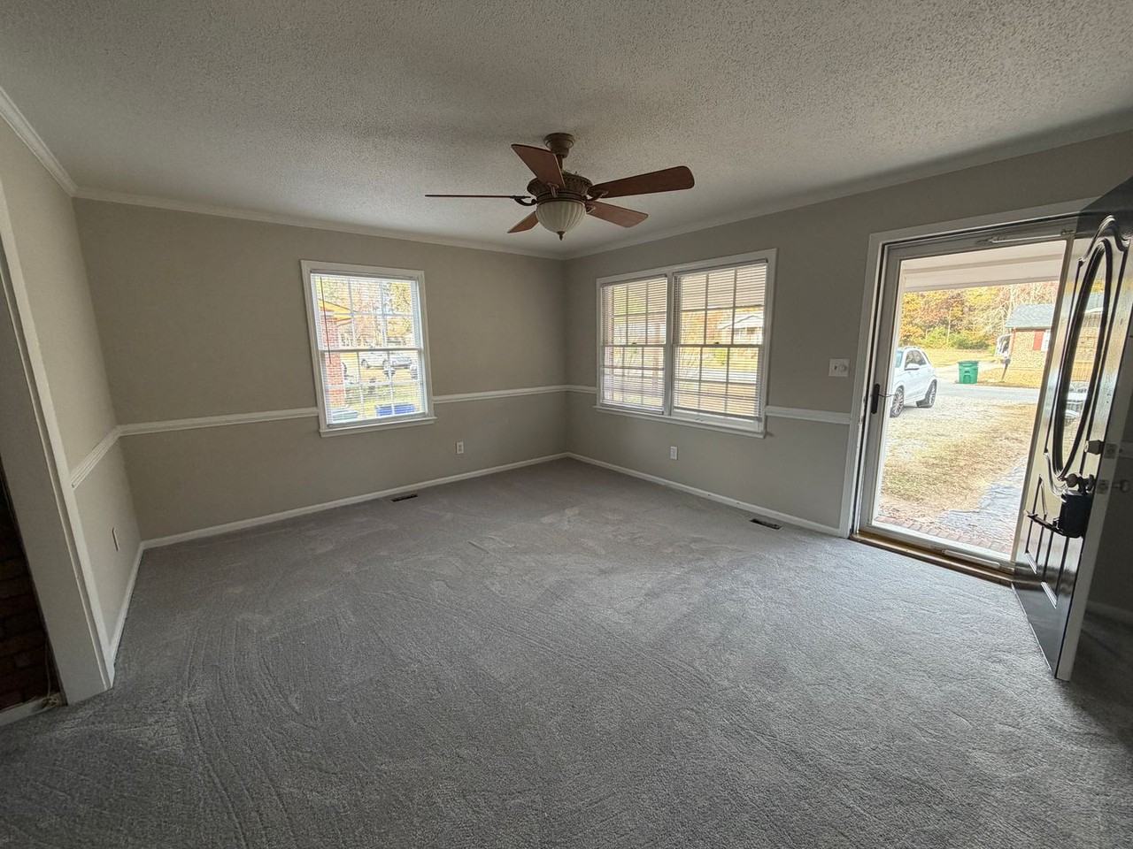 503 Indian Trail - Photo 3 of 8