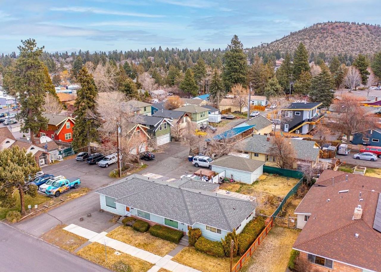 824 Ne 4th St - Photo 2 of 22