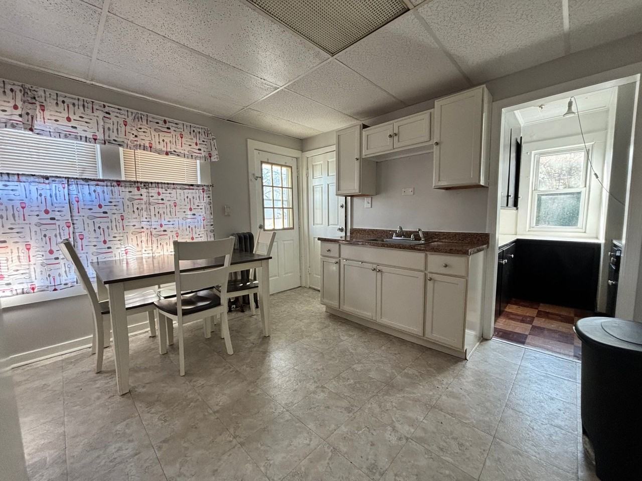 1 Flora St - Photo 7 of 24