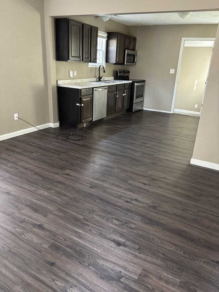 1816 W Scott St - Photo 2 of 18
