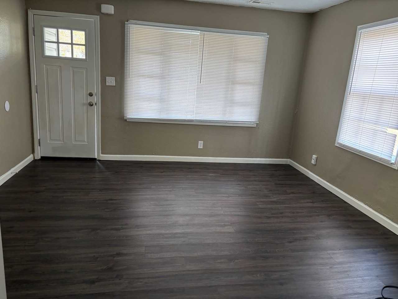 1816 W Scott St - Photo 3 of 18
