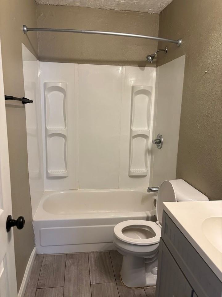 1816 W Scott St - Photo 7 of 18