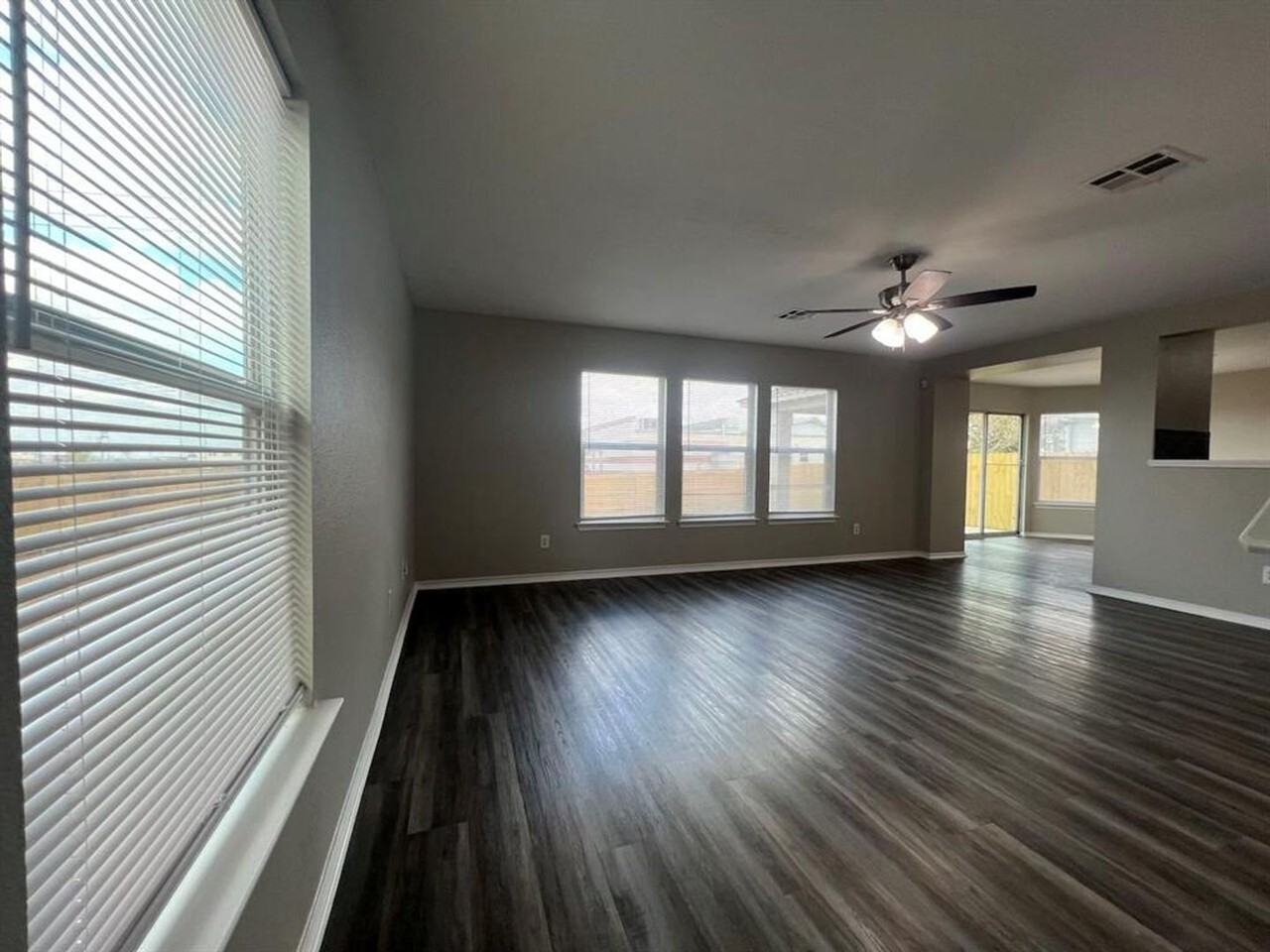 13120 Dearbonne Dr - Photo 6 of 40