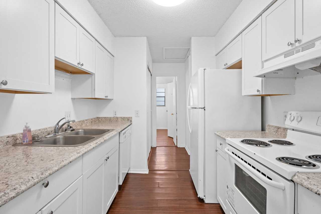 476 Lombard Street - Photo 3 of 20