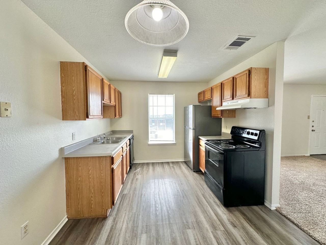 1703 Benttree Dr #D - Photo 5 of 17