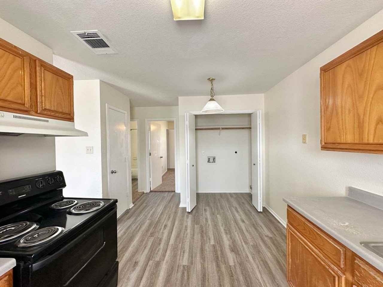 1703 Benttree Dr #D - Photo 6 of 17