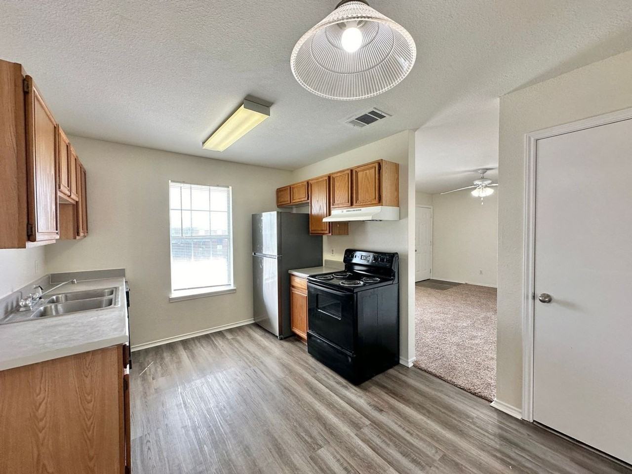 1703 Benttree Dr #D - Photo 7 of 17