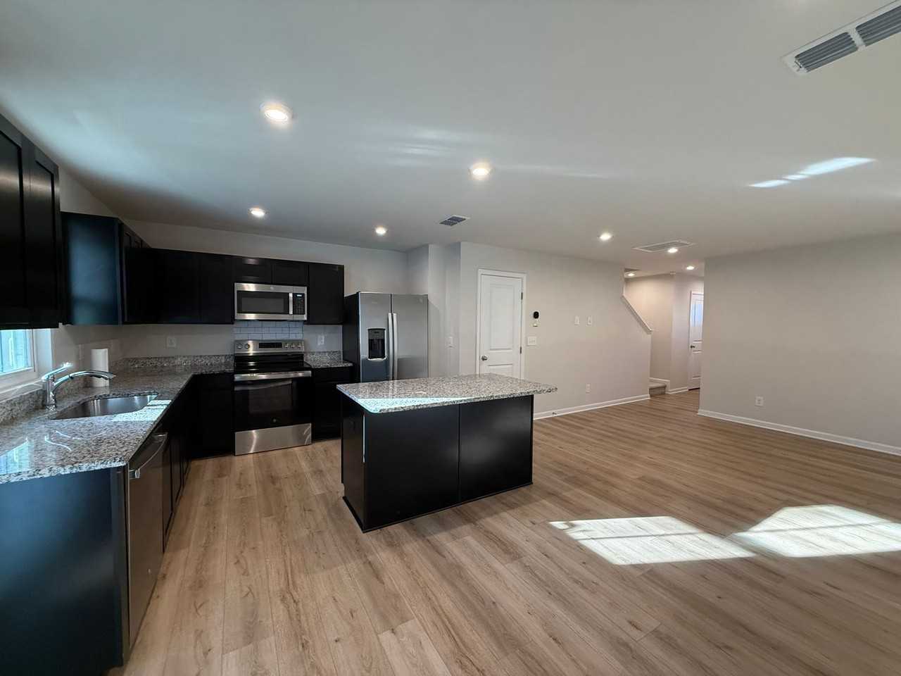 1529 39th Avenue Loop Ne - Photo 7 of 38