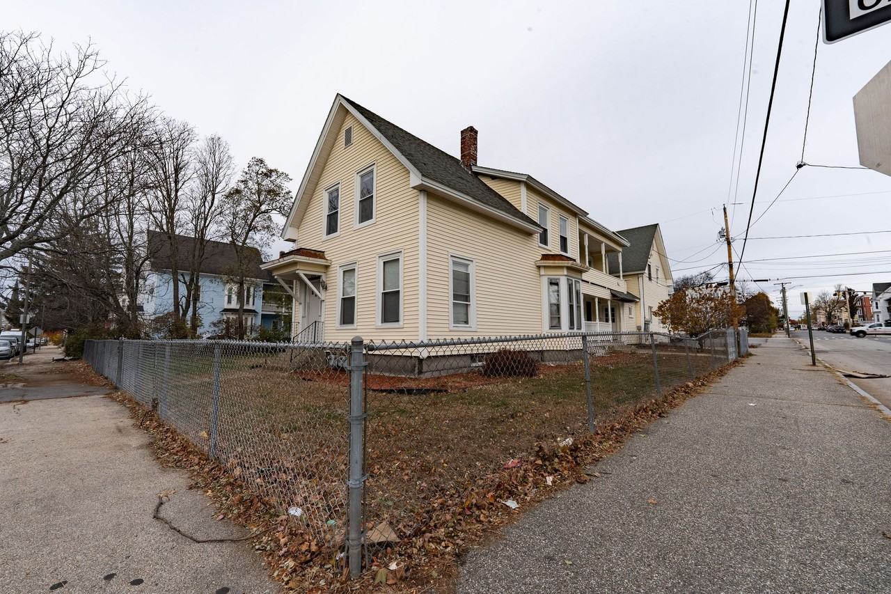 Lincoln (442) - Photo 2 of 6