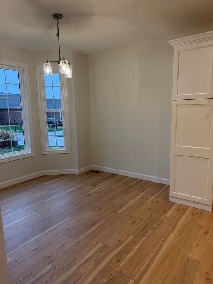 925 West Baywood Drive - Photo 5 of 15