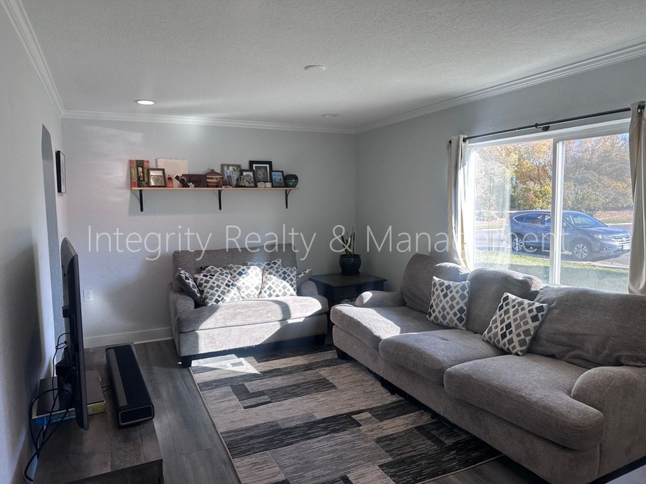 901 S Alcott St - Photo 4 of 33