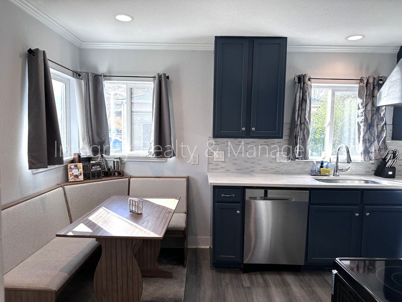 901 S Alcott St - Photo 7 of 33