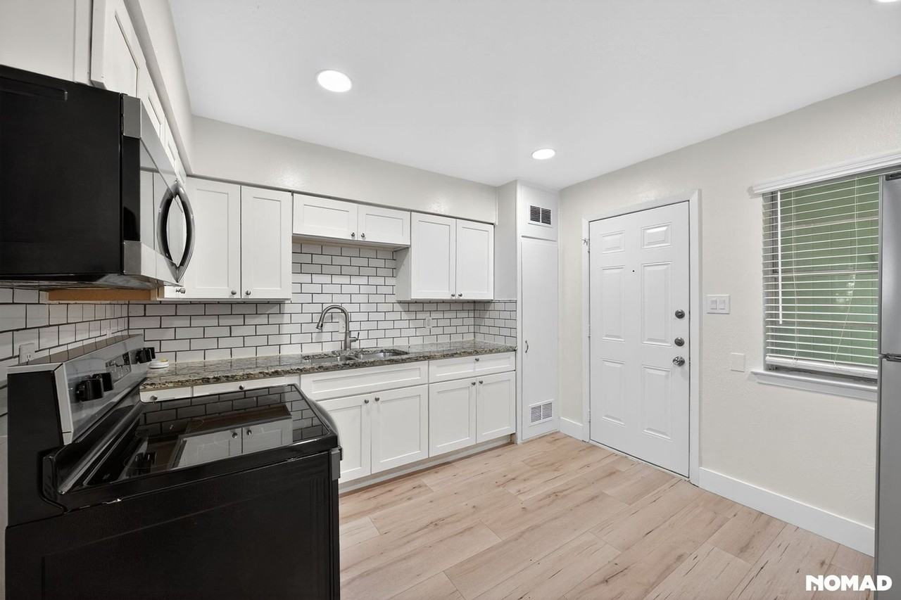 2510 Normont Circle - Photo 4 of 32