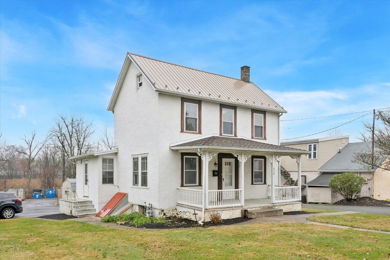 539 East South Street - Photo 2 of 25