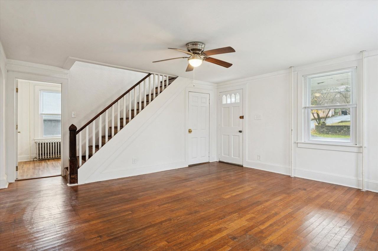 539 East South Street - Photo 3 of 25