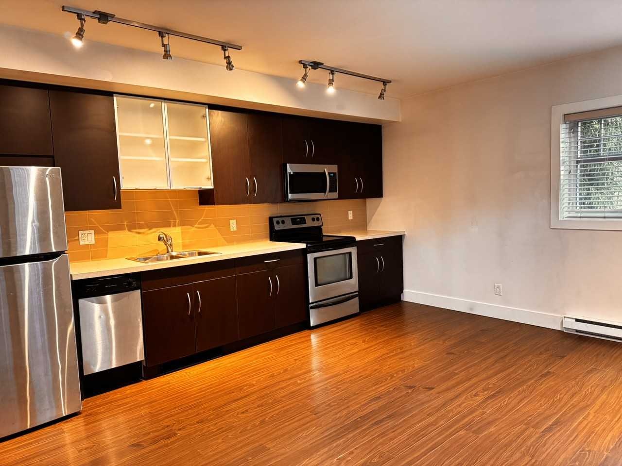 417 2-417 Vancouver St. #2 - Photo 2 of 8