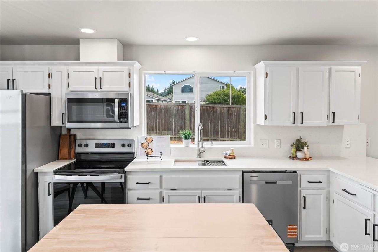 17525 90th Ave E - Photo 6 of 25