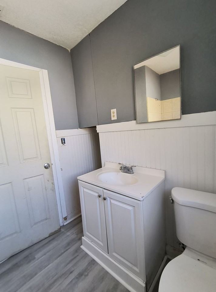 1730 Broxey Ct Ne - Photo 2 of 10