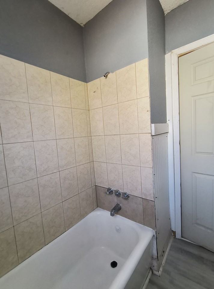 1730 Broxey Ct Ne - Photo 3 of 10