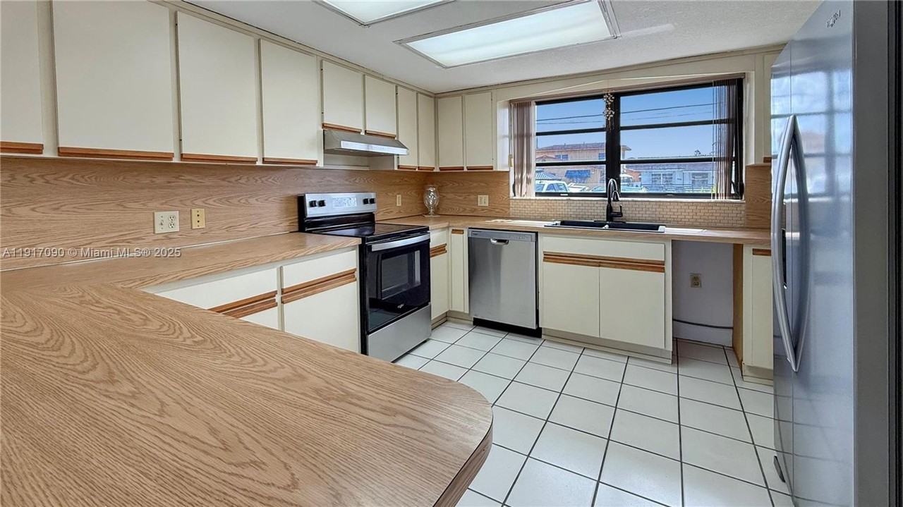 8877 Sw 36th St - Photo 2 of 22