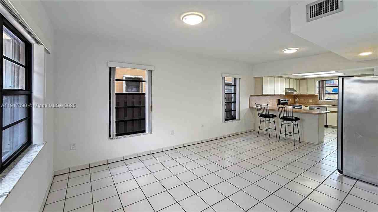 8877 Sw 36th St - Photo 4 of 22
