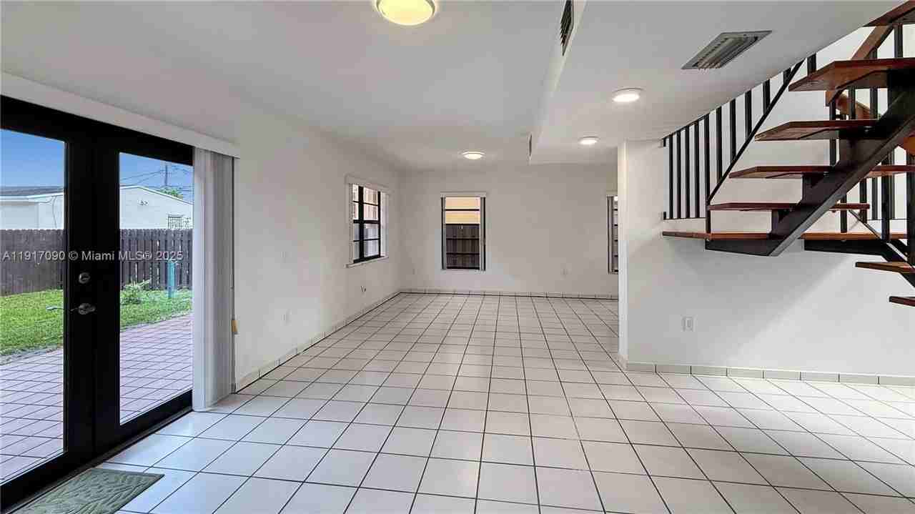 8877 Sw 36th St - Photo 5 of 22