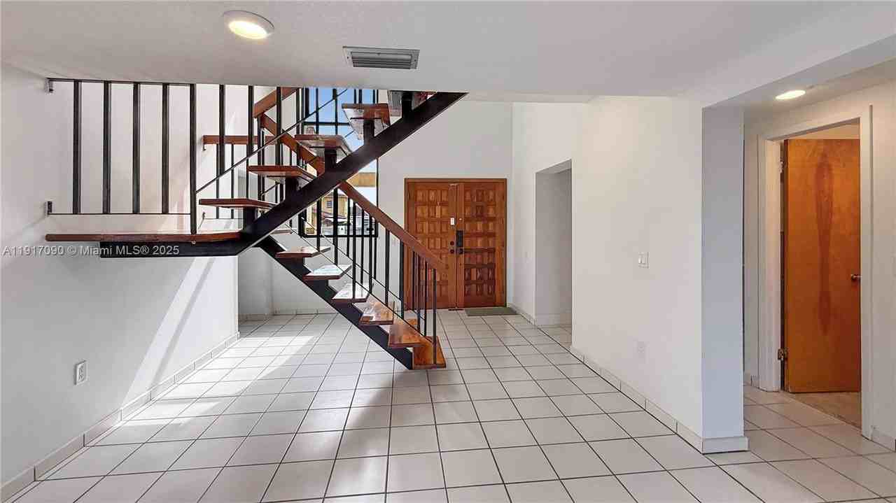 8877 Sw 36th St - Photo 6 of 22