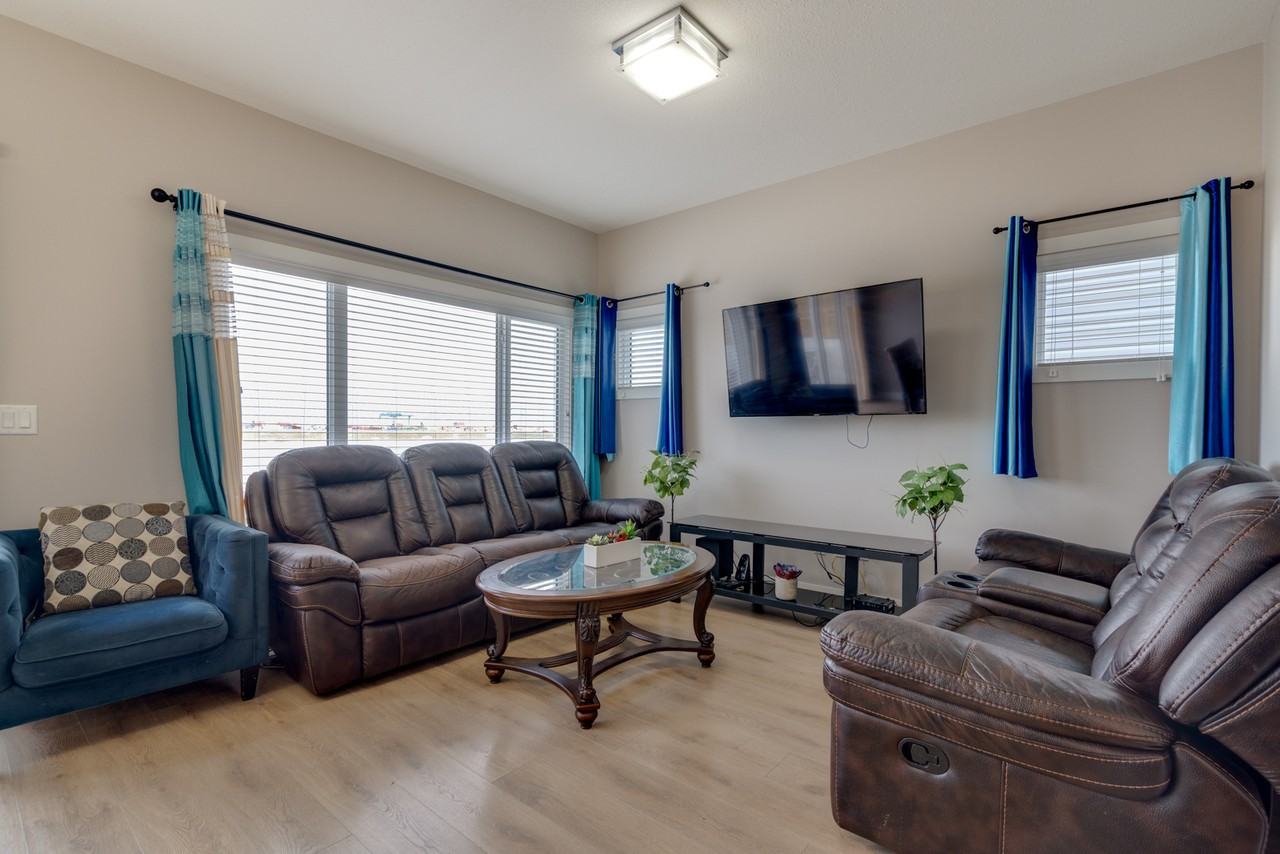 3850 Gee Crescent #1 - Photo 5 of 22