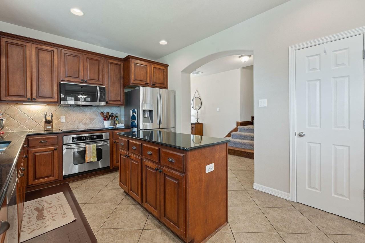 2634 Plantation Drive - Photo 7 of 32