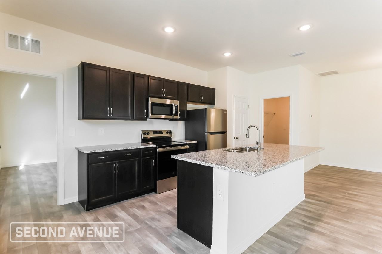 1493 Oregon Ln - Photo 4 of 27