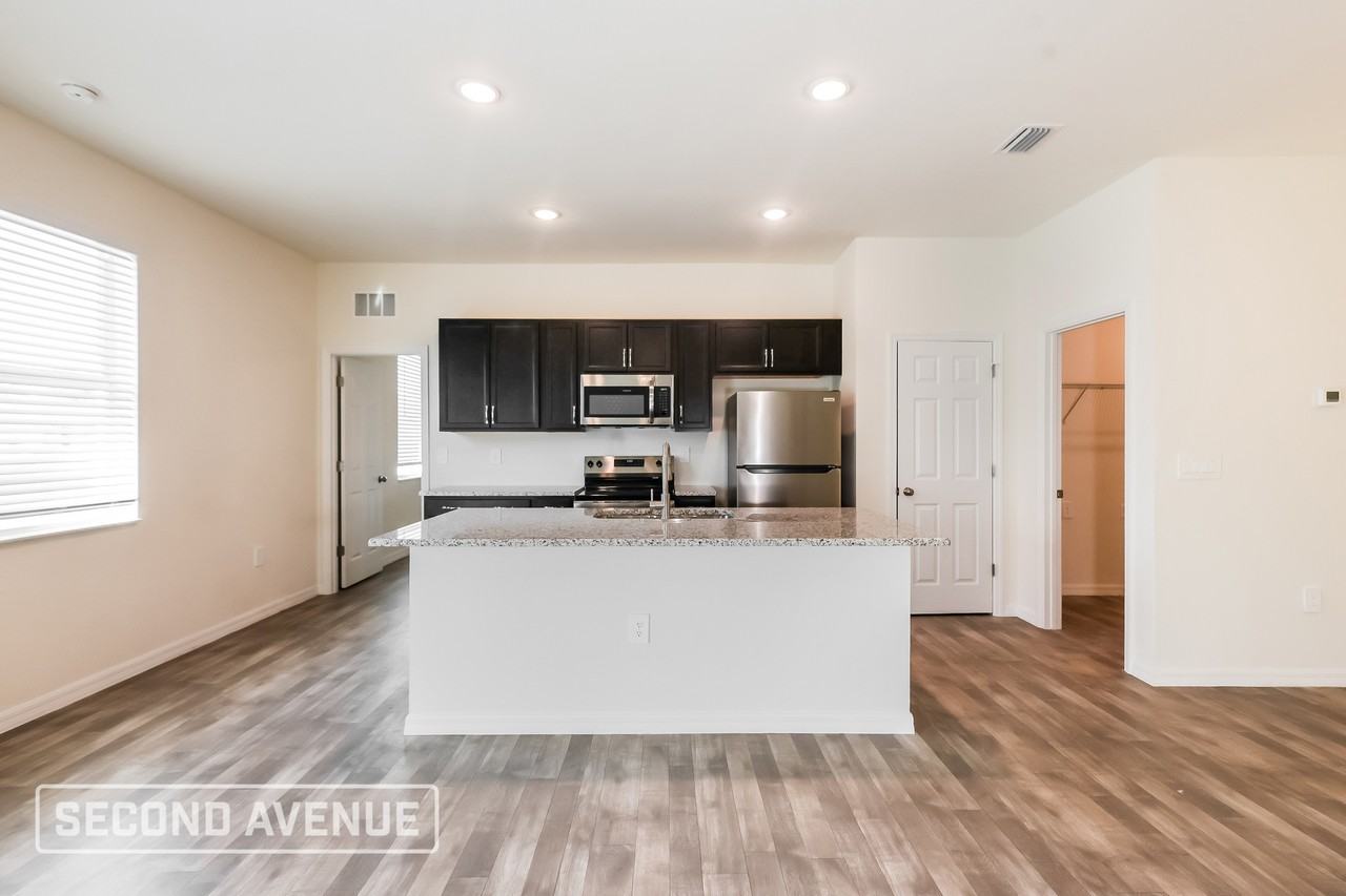 1493 Oregon Ln - Photo 7 of 27