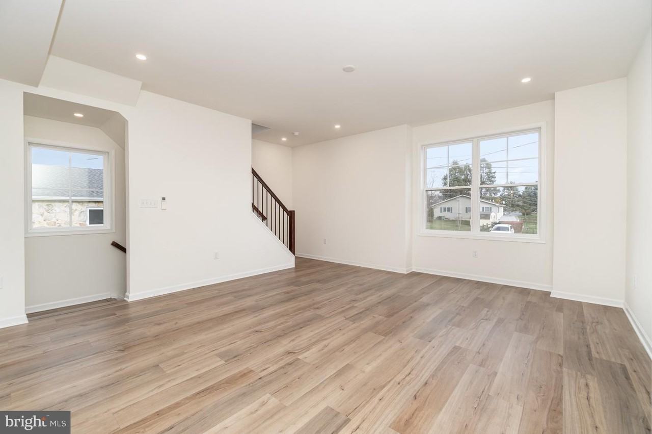 1134 Franklin St #1 - Photo 3 of 27