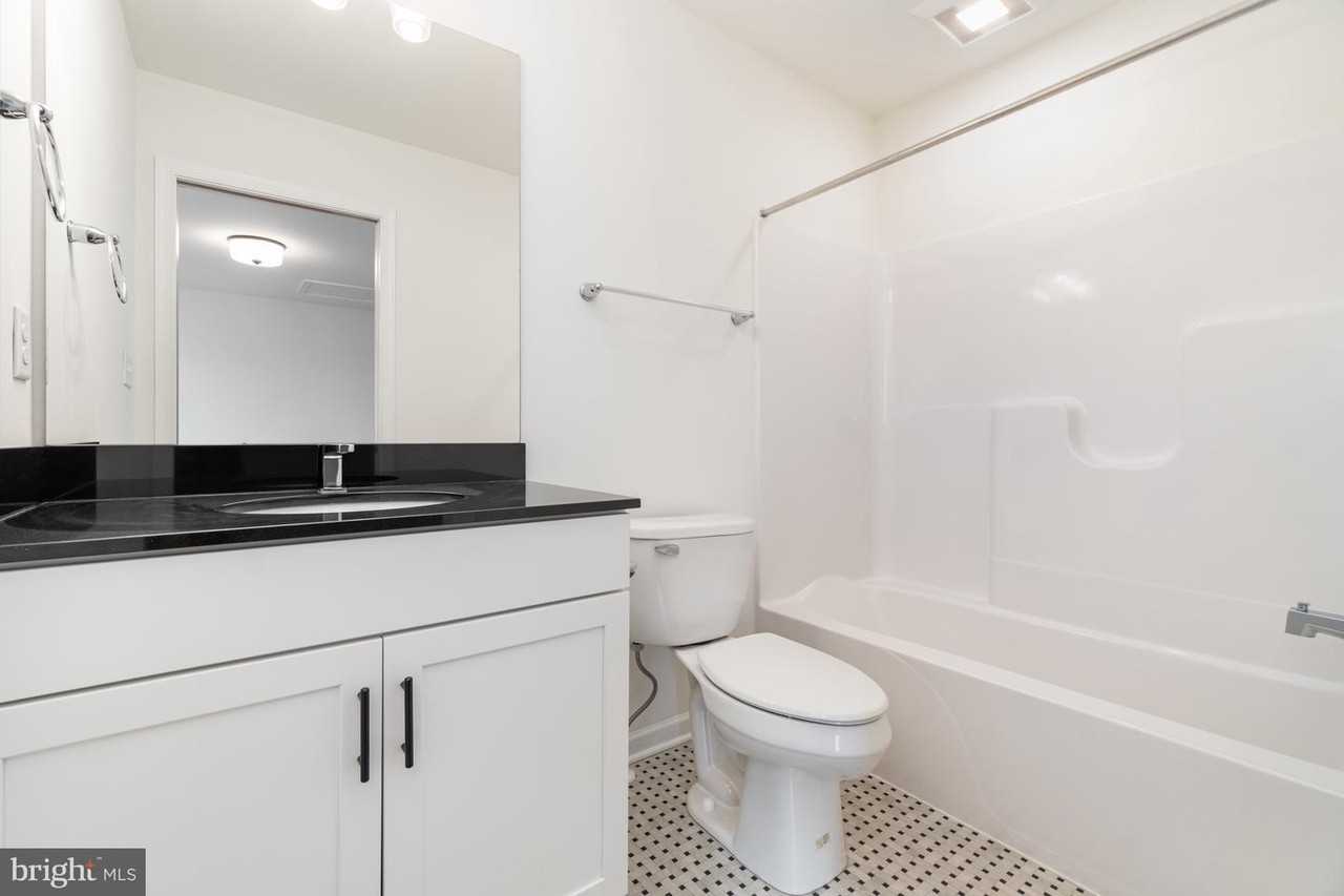 1134 Franklin St #1 - Photo 3 of 27