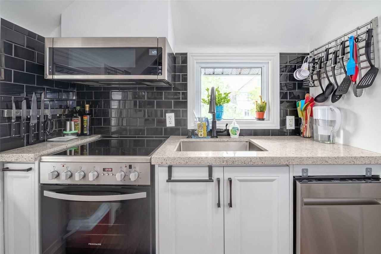 25 Woodrow Avenue - Photo 3 of 6