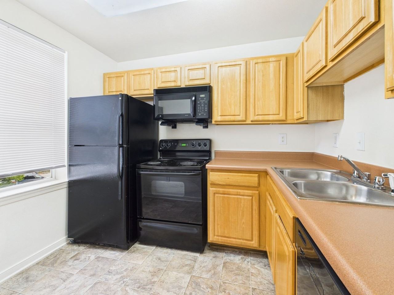 3510 E Richmond Rd #2 - Photo 3 of 14