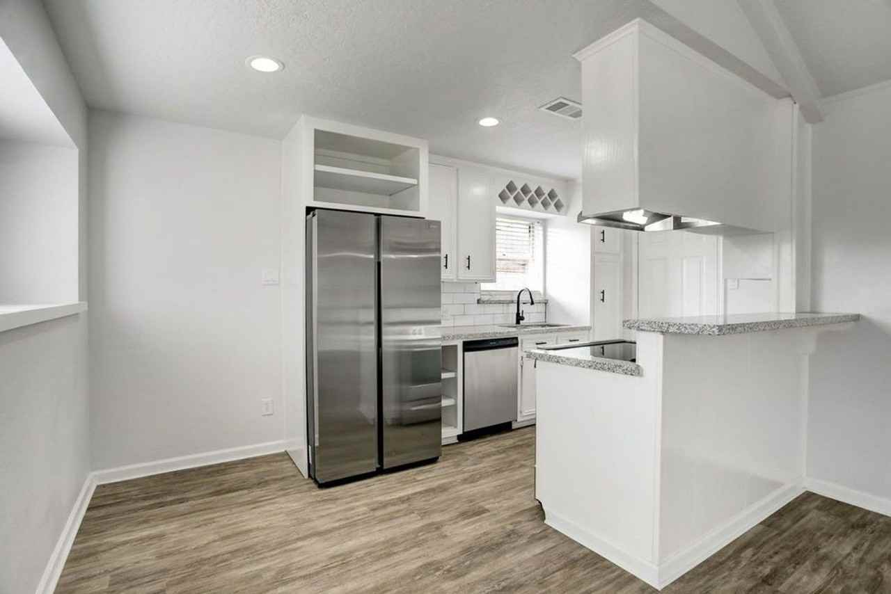 5613 Armstrong Dr - Photo 2 of 10