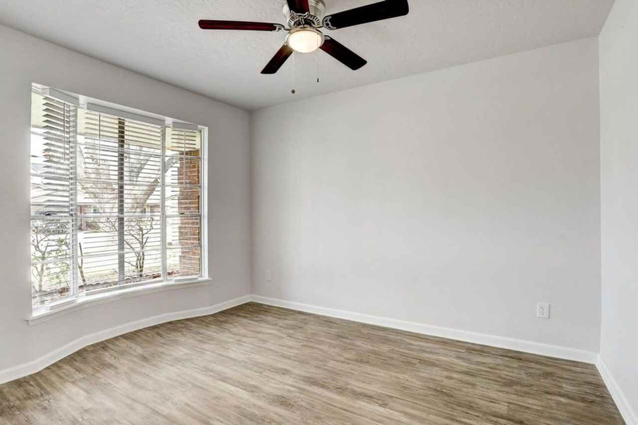 5613 Armstrong Dr - Photo 4 of 10