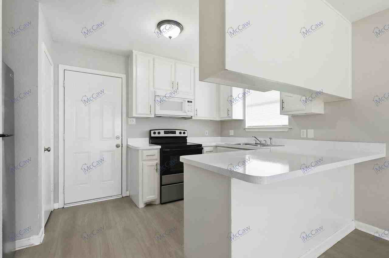 213 Joyce St #B - Photo 7 of 21